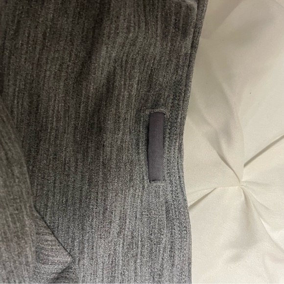 Lorna Jane gray mesh insert crop leggings - Picture 6 of 11